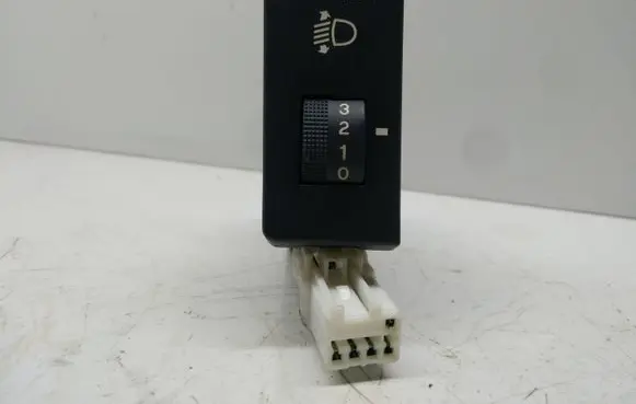Hyundai Santa Fe Headlight level height control switch 933702B000