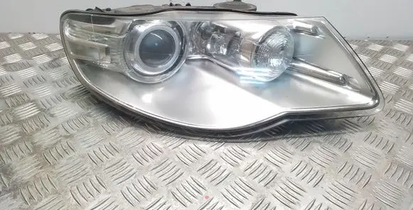 Volkswagen Touareg I Headlight/headlamp