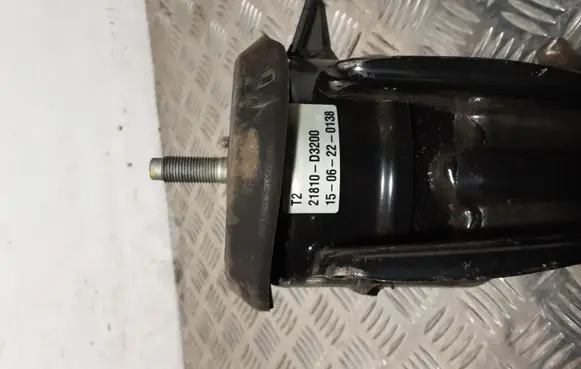 Hyundai Tucson LM Engine mount bracket 21810D3200