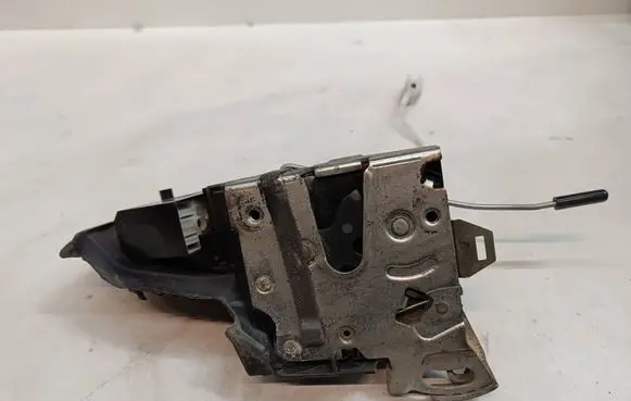 BMW 5 E39 Front door lock 8310