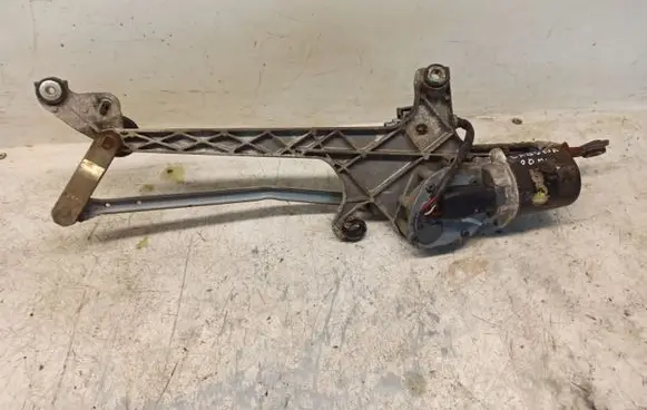 Renault Laguna I Front wiper linkage and motor