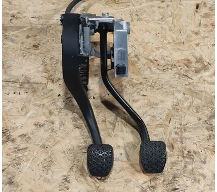 BMW 1 E82 E88 Pedal assembly 2283725 6761310 35316761310