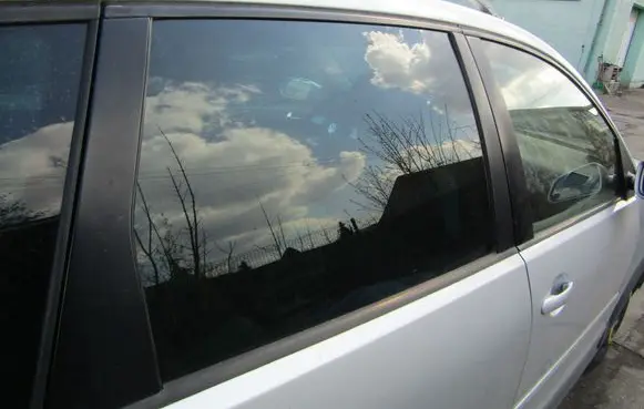 Volkswagen Polo IV 9N3 Rear door window glass 