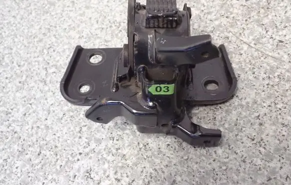 Toyota Avensis T270 Engine mount vacuum valve 