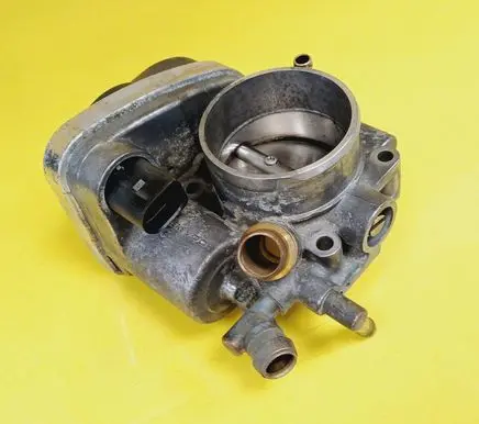 Opel Zafira B Throttle valve 55562380