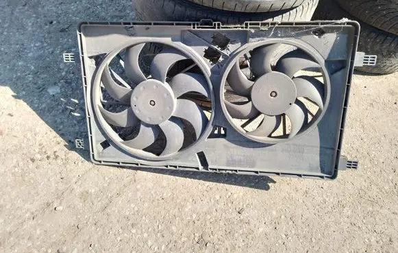 Renault Master III Radiator cooling fan shroud 214815872R