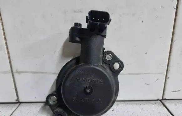 Volvo S80 Camshaft position sensor 30713370