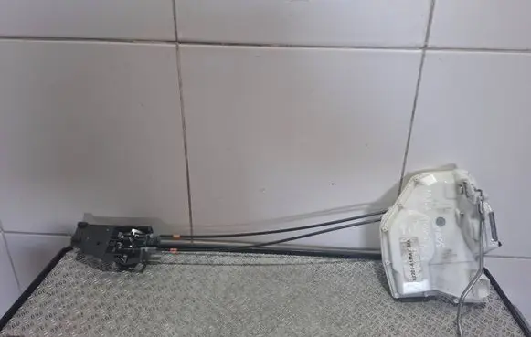 Suzuki SX4 S-Cross Front door lock 8220161MA1