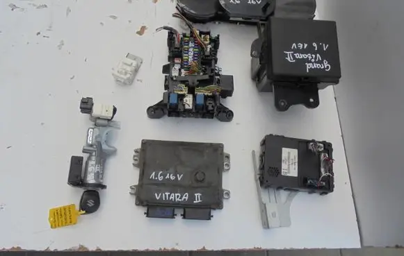 Suzuki Grand Vitara II Engine ECU kit and lock set 