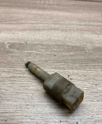 Volkswagen PASSAT B5 Brake pedal sensor switch 4A0945515A