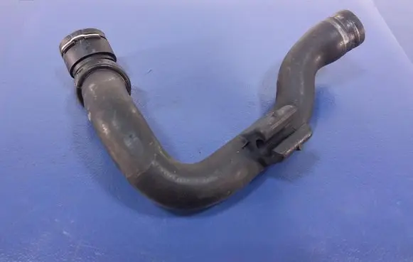 Audi A4 S4 B7 8E 8H Engine coolant pipe/hose 8E0121101C