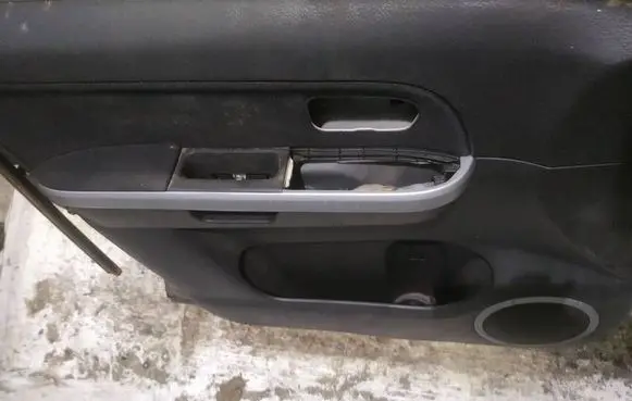 Suzuki Grand Vitara II Front door card panel trim 