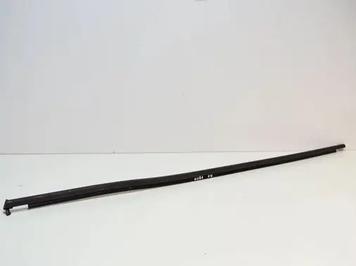 Seat Leon (5F) Front door glass trim molding 5F4837477