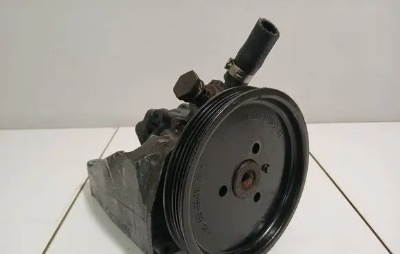 BMW 1 E81 E87 Power steering pump