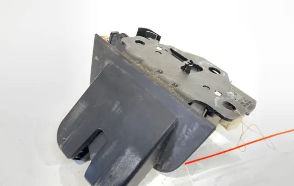 Audi A4 S4 B7 8E 8H Tailgate exterior lock 8P4827505C