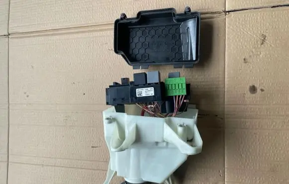 Mercedes-Benz C W205 Fuse box set 2055400024