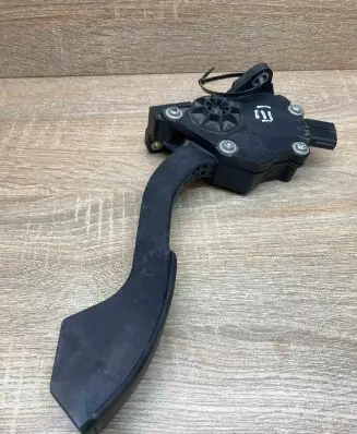 Toyota Prius (XW30) Accelerator throttle pedal 7811012010 1988007310