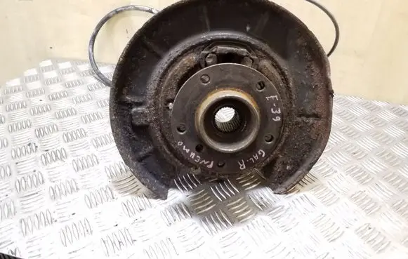 BMW 5 E39 Rear wheel hub