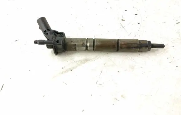 Mercedes-Benz E W211 Fuel injector 6420700587 6420701987