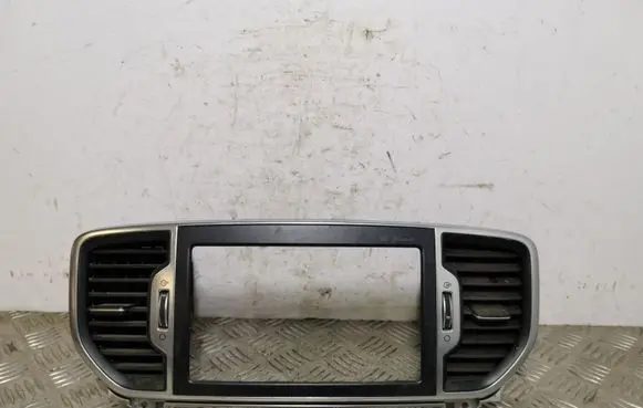 KIA Sportage Radio/GPS head unit trim 