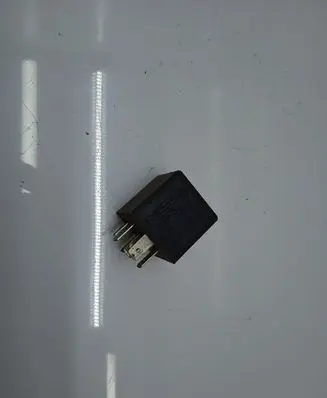 Volkswagen Golf III Window wiper relay 191955531