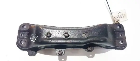Subaru Legacy Engine mounting bracket