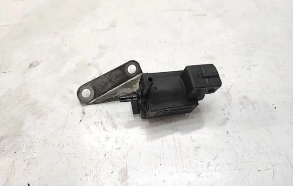 BMW 5 E60 E61 Vacuum valve 7810831
