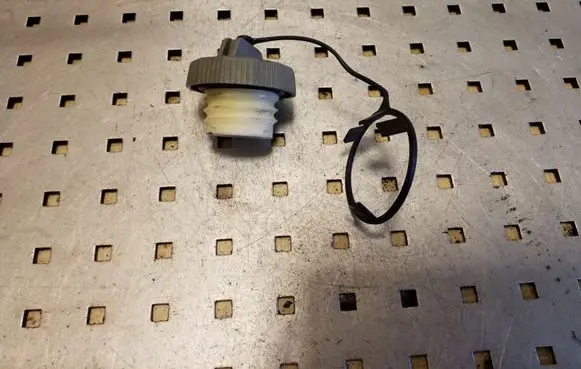 Mazda Premacy Fuel tank filler cap 