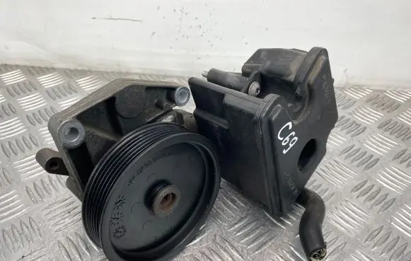Mercedes-Benz E W212 Power steering pump A0064664501 7695955143 2727109