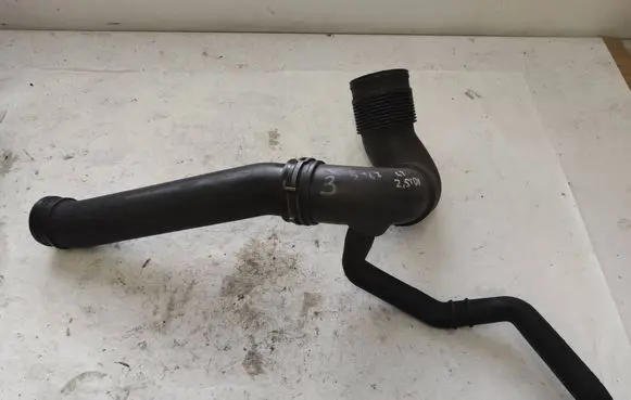 Air intake hose/pipe