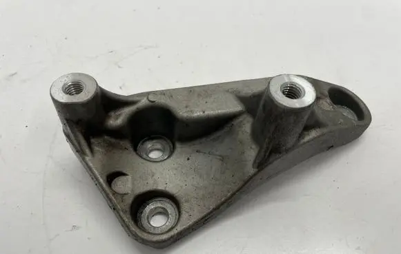 BMW 1 F40 Engine mounting bracket 8513419