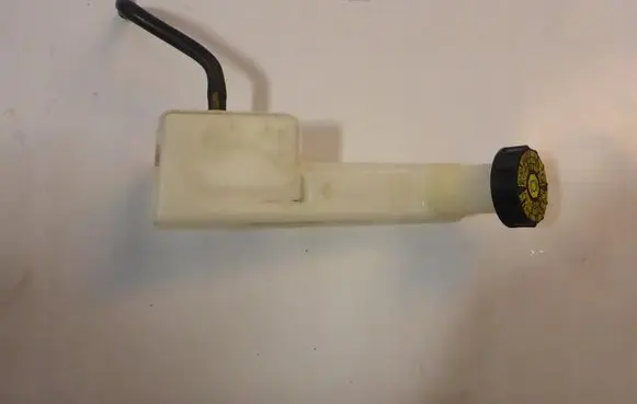 Nissan Micra K14 Brake fluid reservoir 