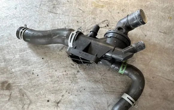 Thermostat/thermostat housing