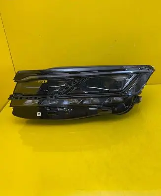 Volkswagen Touareg III Headlight/headlamp 761941081A