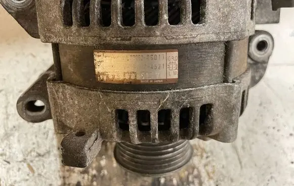 Toyota Avensis T270 Generator/alternator 370600G011