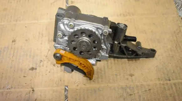 Mercedes-Benz E W213 Oil pump A1771810000555525