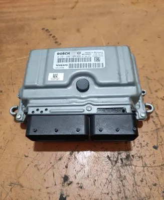 Volvo V70 Engine control unit/module 1039S17576 30743338 0261209108
