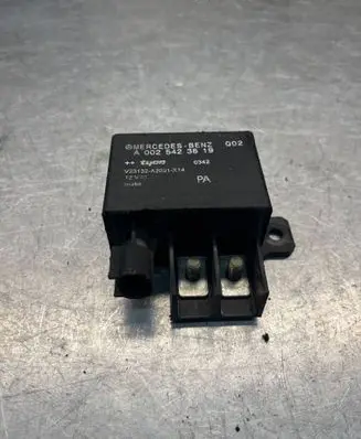 Mercedes-Benz E W210 Charging relay A0025423819 V23132A2001X14 V23132A2001A1