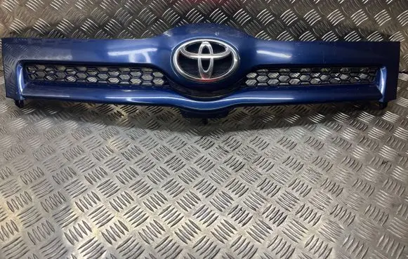 Toyota Corolla Verso E121 Front grill 531110F020