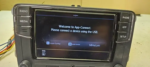 Volkswagen Tiguan Radio/CD/DVD/GPS head unit 6RD035187B 9010597267 CARPLAY