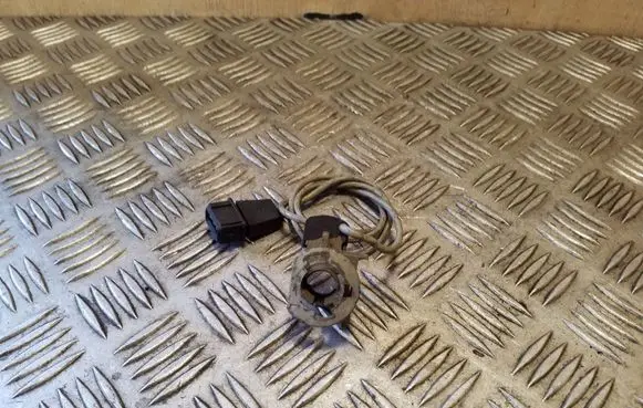 Audi 100 S4 C4 Front door lock (next to the handle) 