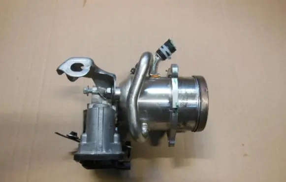 Nissan X-Trail T32 EGR valve cooler 147358604R