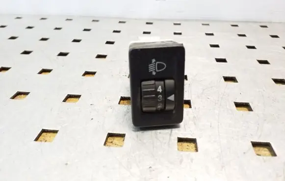 Suzuki Grand Vitara II Headlight level height control switch