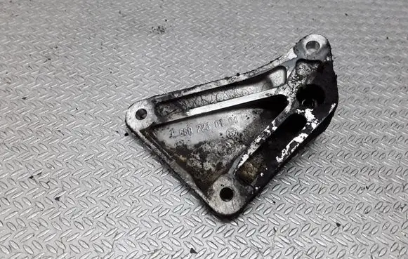 Mercedes-Benz A W168 Engine mounting bracket A6682230104