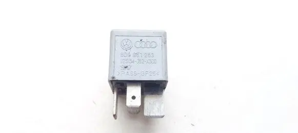 Audi A5 8T 8F Other relay 8d0951253 v23134-j52-x300