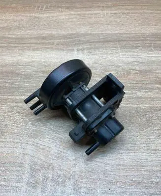 Volkswagen PASSAT B4 Turbo solenoid valve 357906283