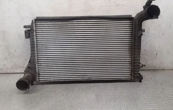 Volkswagen Touran I Intercooler radiator 1K0145928D