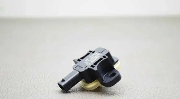 Mercedes-Benz GL X166 Airbag deployment crash/impact sensor A1668210351