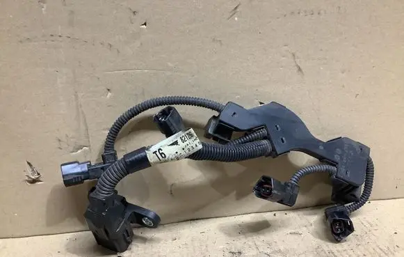 Lexus ES VII XZ10 Fuel injector wires 8212633050