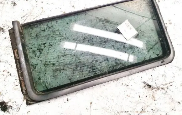 Nissan Cube Z12 Rear vent window glass dot20m2l2as3